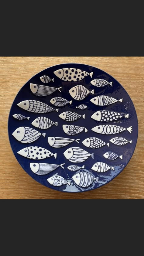 Sgrafitto Designs, Fish Pottery Painting, Crockery Painting, Paint A Pot Ideas, Ceramic Fish Plate, Paint A Pot, Pottery Fish, Clay Painting, Ceramic Artwork