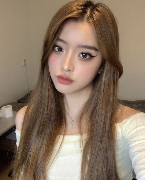 Toffe Haircolor, Light Warm Brown Hair Color, Light Brown Asian Hair, Asian Light Brown Hair, Light Brown Hair Asian, Warm Honey Brown Hair, Brown Hair Korean, Hairstyle Korean, Warm Brown Hair