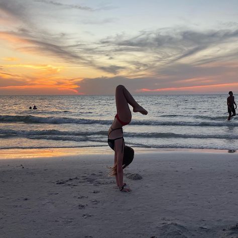 handstands Handstand Aesthetic, Sza Songs, Angle Dust, Fall Moodboard, Morning Pancakes, Summer Board, Summer Goals, Aesthetic Ideas, Handstand