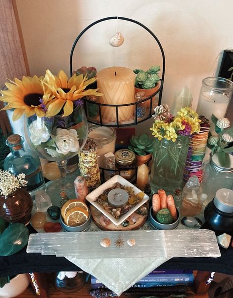 Litha Altar Decorations, Litha Altar Summer Solstice, Summer Solstice Altar Ideas, Litha Altar Ideas, Summer Solstice Altar, Litha Decor, Litha Crafts, Litha 2024, Alter Ideas Spiritual