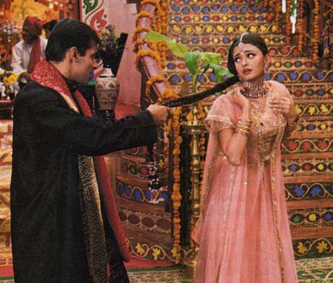 Hum Dil De Chuke Sanam, 90s Bollywood Fashion, Vintage Bollywood Aesthetic, 90s Bollywood Aesthetic, Bollywood Theme, Desi Love, Retro Bollywood, 90s Bollywood, Bollywood Couples