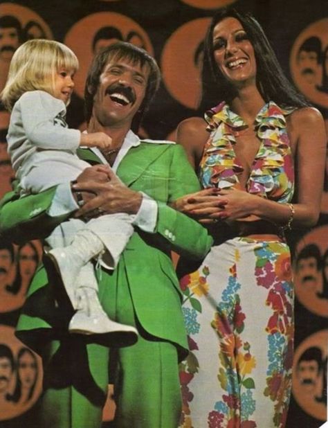 Sonny, Cher and Chastity (now Chaz) on The Sonny & Cher Show Sunny And Cher, Cherilyn Sarkisian, Sonny And Cher Show, Cher 70s, 70s Birthday, Cher Costume, Cher Show, Chaz Bono, The Cher Show