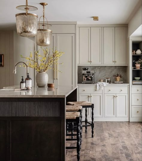 Off White Kitchen Cabinets, Taupe Kitchen, Off White Kitchens, Wood Kitchen Island, Gorgeous Kitchens, Style Deco, Kitchen Inspiration Design, White Kitchen Cabinets, White Cabinets