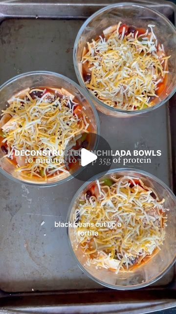 Ashley Starcher | Macro Coach on Instagram: "SAVE for your next 10 minute meal prep ‼️   DECONSTRUCTED ENCHILADA BOWLS (per bowl): 4oz raw chicken 120g of Red Enchilada sauce 50g of chopped bell peppers (I used green and red) 35g of black beans 1 tortilla wrap (I used Ole Xtreme) 25g shredded cheese (I used colby jack)  ‌  Preheat oven to 350 degrees. Spray each Pyrex bowl with cooking spray. Add your ingredients. Cut a tortilla into small bite size pieces. Stir. Top with cheese. Bake for 40-45 minutes or until cooked.  Macros per bowl 359 calories 33 C | 15 F | 35 P" Enchilada Meal Prep Bowls, Enchilada Bowls, 10 Minute Meal, Lite Meals, Pork Enchiladas, Macro Meal Plan, 10 Minute Meals, Tortilla Wrap, Red Enchiladas