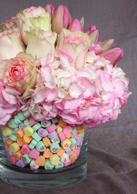 "Conversation Hearts" Valentine Floral Arrangement (Uses one vase tucked inside another.) Valentine Flower Arrangements, Pinterest Valentines, Roses Valentine, Diy Arrangements, Nice Ideas, Conversation Hearts, Valentines Flowers, Flower Arrangements Diy, My Funny Valentine