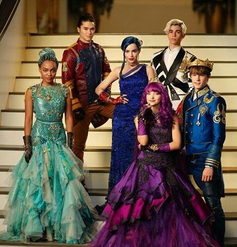 Royal Cotillion Couture | Descendants 2 | ‏Disney Uma Descendants, Descendants Pictures, Disney Descendants 2, Evie Descendants, Mal Descendants, Descendants Costumes, Disney Descendants Movie, Descendants Characters, Descendants Party