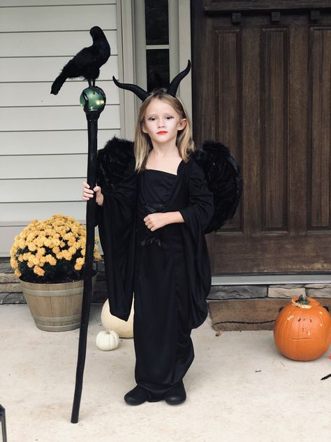 #Maleficent #costumes #diy Melifesent Costume Diy, Maleficent Family Costume Ideas, Maleficent Diy Costume, Maleficent Costume Diy, Maleficent Costume Kids, Maleficent Costumes, Maleficent Halloween Costume, Maleficent Halloween, Maleficent Costume