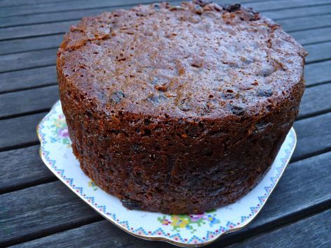 Homemade Marzipan Recipe, Easy Christmas Cake Recipe, Boiled Fruit Cake, Fruit Cake Recipe Christmas, Marzipan Recipe, Traditional Christmas Cake, Christmas Cake Recipe, Cake Recipe Easy, Christmas Cakes Easy