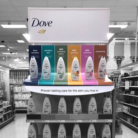 Point Of Sale Display Ideas, Instore Display Design, In Store Display, Endcap Display Ideas, Instore Display Visual Merchandising, Skincare Visual Merchandising, Product Showcase, Visual Marketing Display, Bath Product Retail Display