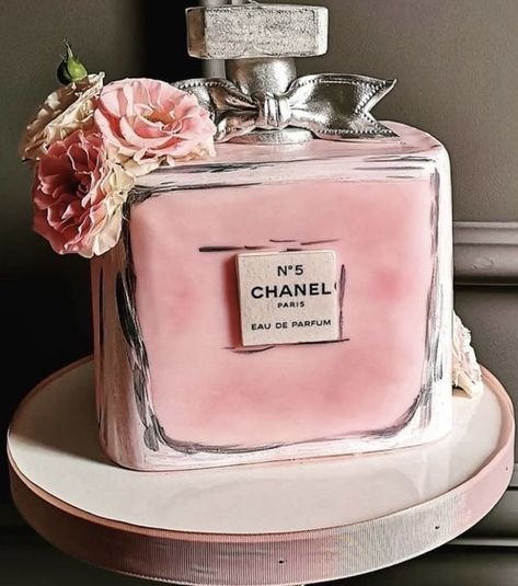 Vogue Cake Ideas, Perfume Cake Ideas, Chanel Perfume Cake, Dior Birthday Cake, Perfume Cake, 50th Birthday Cake Images, Chanel Birthday Cake, Chanel Cake, Chocolate Cake Designs