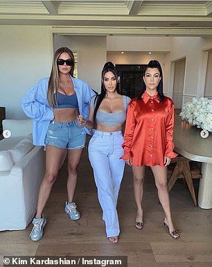 Kim Kardashian flaunts her hourglass figure in a series of sultry snaps as she promotes SKIMS | Daily Mail Online Kardashian Jenner Sisters, Kardashian Aesthetic, Estilo Khloe Kardashian, Kim Khloe Kourtney, Estilo Kardashian, Kim And Kourtney, Kardashian And Jenner, Kardashian Jenner Family, Kardashians And Jenners