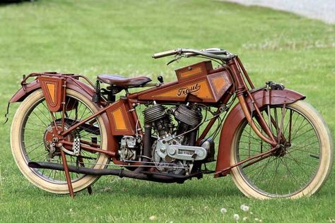 1916 Traub motorcycle - Found hidden in a bricked-up wall in a Chicago suburb 40 years ago Honda Cb400, Norton Commando, Moto Scrambler, Futurisme Retro, Antique Motorcycles, Motos Vintage, Japanese Motorcycle, British Motorcycles, American Motorcycles