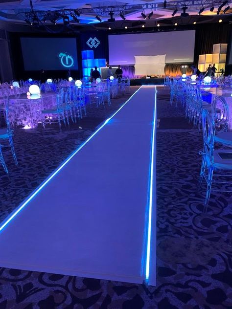 Led Event Decor, Diy Led Furniture, Technology Event Stage Design, Corporate Event Design Entrance, Purple Carpet Event, Blue Carpet Event, Corporate Events Ideas, Corporate Event Entrance, Corporate Event Design Decor