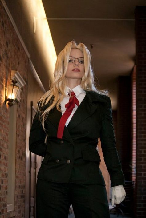 Integra from Hellsing. Hellsing Cosplay, Sir Integra, Hellsing Anime, Integra Hellsing, Seras Victoria, Amazing Cosplay, Manga Cosplay, Best Cosplay, Anime Cosplay