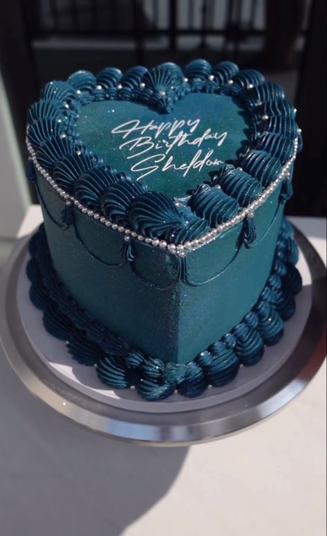 Aquarius Heart Cake, Heart Cake Aquarius, Blue Birthday Cake Aesthetic, Blue Heart Cake Aesthetic, Light Blue Heart Cake, Dark Blue Cake, Cute Heart Cake Blue, Teal Heart Cake, Heart Cake Pisces