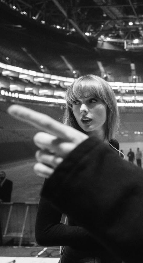 Taylor Swift The Eras Tour, Random Image, White Photo, Eras Tour, Taylor Swift, Swift, Black And White, On Twitter, Twitter