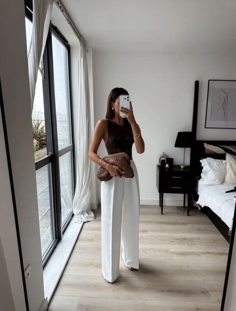 Wide Leg White Pants Outfit, Pants Date Night Outfit, Old Money Inspired Outfits, White Wide Leg Pants Outfit, Wide Leg Pants Outfit Casual, Wide Leg Pants Outfit Work, Wide Pants Outfit, Wide Leg Trousers Outfit, Palazzo Pants Outfit