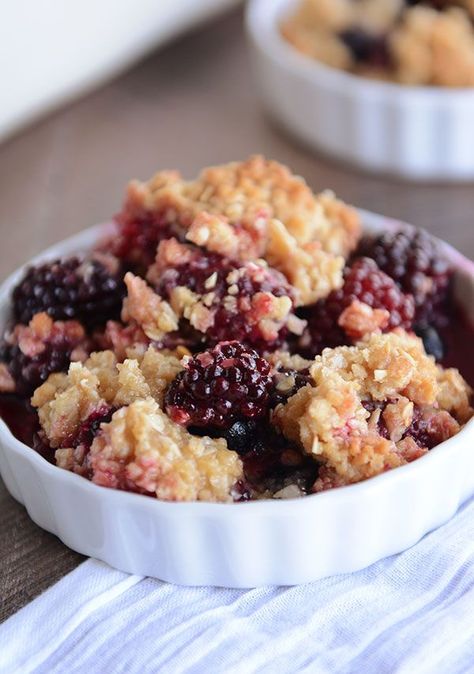 The Best Blackberry Crisp {Can Use Other Berries, Too!} | My Kitchen Cafe | Bloglovin’ Berry Crisp Recipe, Blackberry Crisp, Fall Eats, Crisp Topping, Blackberry Crumble, Crisp Recipes, Berry Crisp, Raspberry Desserts, Blackberry Recipes