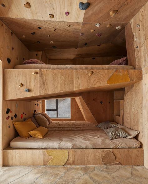 Attic Climbing Wall, Climbing Bedroom, Climbing Wallpaper, Jungle Theme Rooms, Writers Retreat, Climbing Wall Kids, Loft Playroom, Home Climbing Wall, Climbing Walls