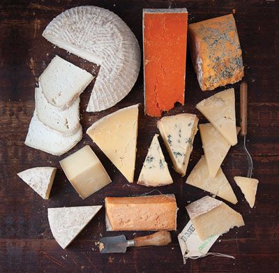 ENGLISH ARTISAN CHEESES//TODD COLEMAN// VIA SAVEUR Different Types Of Cheese, English Cheese, Types Of Cheese, Artisan Cheese, English Food, Wine Cheese, Cheese Platters, Provolone, How To Make Cheese