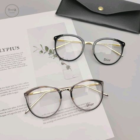 Glasses Frames For Girl, Clear Glasses Frames Women, Glasses Women Fashion Eyeglasses, Aesthetic Glasses, Glasses Inspo, Cute Glasses Frames, Classy Glasses, Glasses Frames Trendy, Glasses Inspiration