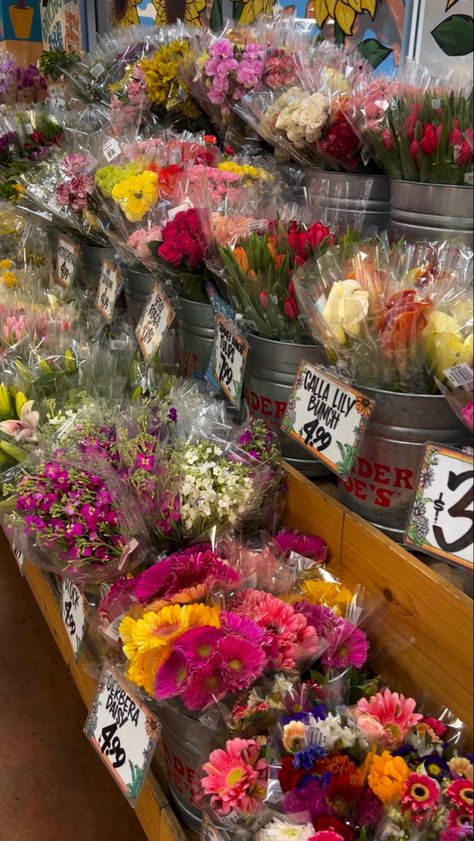 Grocery Store Flowers, Stop And Smell The Roses, Floral Aesthetic, Napa Ca, Boquette Flowers, Smell The Roses, Aesthetic Spring, Flower Store, Nothing But Flowers