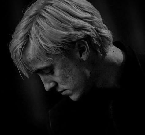 Draco Aesthetic, Slytherin Vibes, Aesthetic Harry Potter, Draco Malfoy Hot, Draco Malfoy Imagines, Draco Lucius Malfoy, Hp Aesthetic, Malfoy Aesthetic, Harry Potter Boys