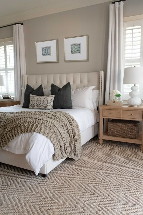 Neutral Bedroom White Bed, Bedroom Ideas Timeless, Neutral Navy Bedroom, Beachy Modern Bedroom, Coastal Neutral Bedroom, Serene Master Bedrooms Decor, Charleston Bedroom Ideas, Guest Bedroom Ideas Blue, Blue And Neutral Bedroom