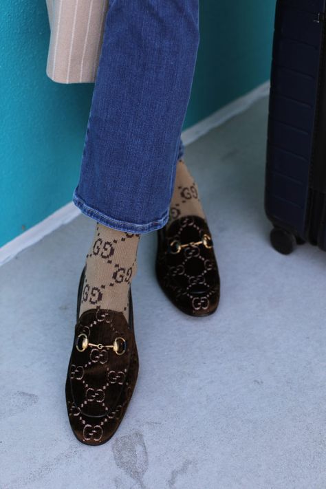 Airport looks // Travel in style // Keeping it cozy and chic while traveling is key // Click through to Atlantic-Pacific to see Blair's go-to travel uniform #gucci Gucci Socks Outfit, Gucci Flats, Socks Outfit, Estilo Olivia Palermo, Red Outfits, Blair Eadie, Atlantic Pacific, Sock Outfits, Jeans Shoes