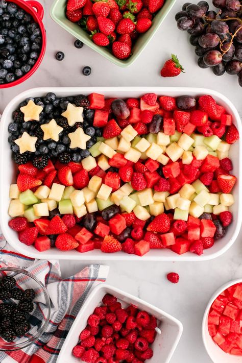 Patriotic Fruit Tray, Red White And Blue Fruit Salad, 4th Of July Fruit Salad, Red White And Blue Fruit, Citizenship Party, Cream Cheese Fruit Dip, Dessert Cups Recipes, July Desserts, Food Boards