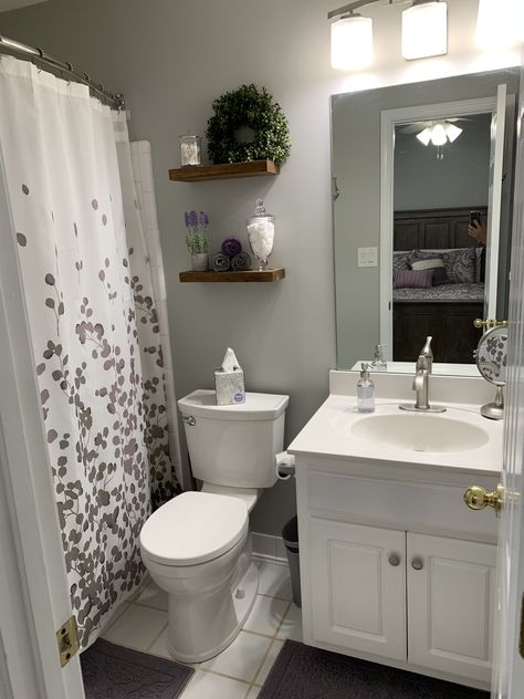 Purple accents in bathroom Purple Accent Bathroom, Purple Small Bathroom Ideas, Bathroom Ideas Lavender, Light Purple Bathroom Ideas Decor, Lavender Grey Bathroom, Lavender Gray Bathroom, Purple And Grey Bathroom Ideas Decor, Light Purple Bathroom Walls, Light Purple Bathroom Ideas