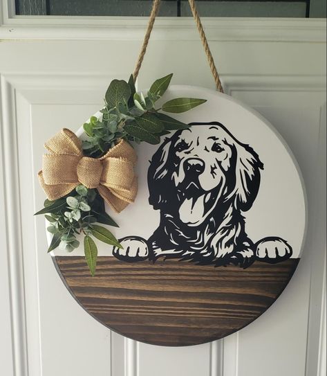 Round Wooden Signs Diy, Round Signs Wood Diy, Disney Wooden Signs, Front Door Dog Sign, Dog Wooden Door Hangers, Dog Welcome Sign Front Doors, Welcome Round Wood Sign Dog, Dog Signs For Home Front Doors Svg, Decorated Wreaths