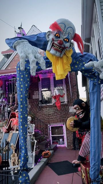 Haunted Carnival Party, Carnevil Halloween Decorations, Halloween Clown Decorations, Halloween Carnival Decorations, Clown Halloween Decorations, Carnevil Halloween, Clown Room, Clown House, New York Halloween