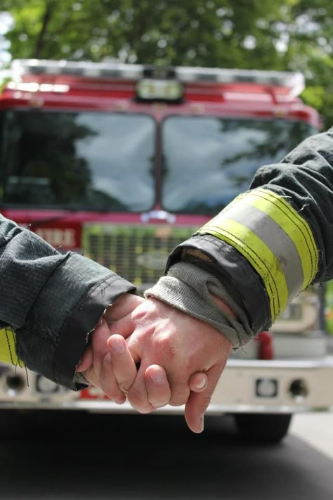 Firefighter Engagement Photo Firefighter Couple Pictures, Firefighter Wedding Photos, Firefighter Engagement Pictures, Firefighter Wedding Cakes, Wedding Photography Country, Firefighter Couple, Fireman Wedding, Firefighter Engagement, Firefighter Photography