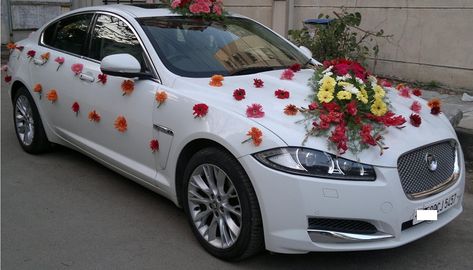 Are you thinking of decorating a limousine for your wedding? here is the perfect guide for you  #wedding #cars #limo #decoration #limousine #decor #company #specialday Wedding Car Deco, Cars Jaguar, Just Married Car, Bridal Car, Wedding Car Hire, Wedding Car Decorations, Car Deco, Wedding Cars, Flower Car