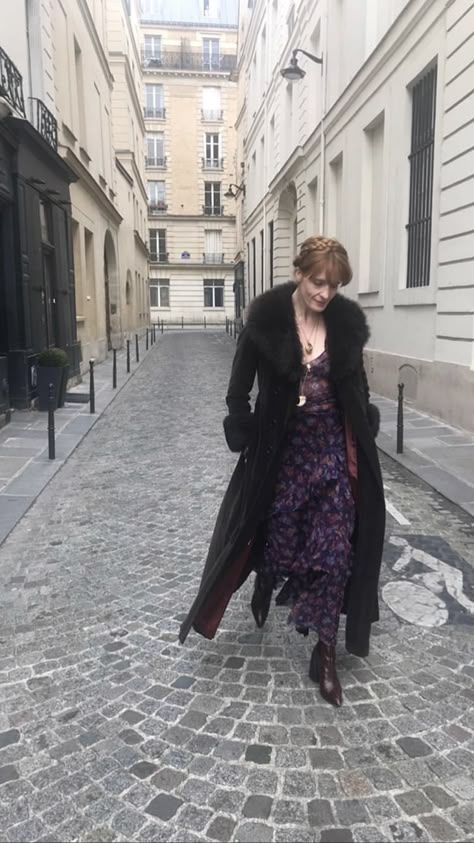 Brown Velvet Coat, Florence Welch Style, Florence Welch, Florence The Machines, Witch Fashion, Deep Winter, Velvet Coat, Pentatonix, Brown Velvet