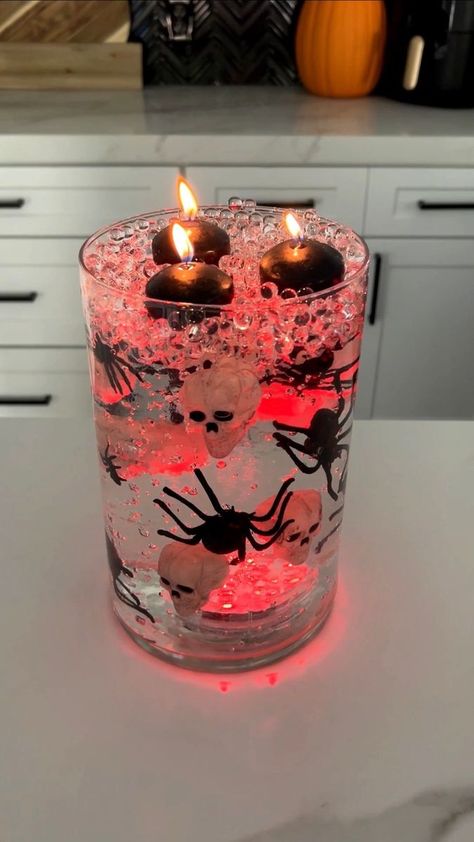 Halloween Vase Decor, Diy Halloween Centerpieces, Water Beads Centerpiece, Halloween Party Centerpieces, Justine Kameron, Easy Halloween Decor, Floating Candle Vase, Halloween Vase, Diy Floating Candles