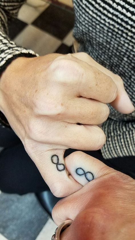 Friendship infinity pinky tattoos Matching Pinky Tattoos, Pinky Tattoos, Best Matching Tattoos, Pinky Tattoo, Tattoos Cute, Matching Friend Tattoos, Cute Matching Tattoos, Small Matching Tattoos, Couples Tattoos