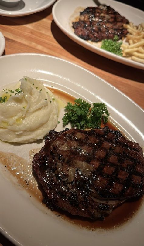 Mashed Potatoes Fries, Potatoes Aesthetic, Steak Aesthetic, Restaurant Date, Steak And Mashed Potatoes, Potatoes Fries, Food Babe, Steak Dinner, Unhealthy Food