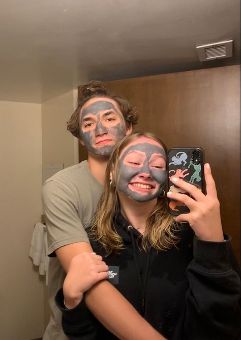 Spa Night With Boyfriend Aesthetic, Mask Date Couple, Face Mask Date Night, Spa Night Couples, Bedroom Romantic Couple Pic Night, Movie Night Couple Aesthetic, Self Care Night With Boyfriend, First Sleepover With Boyfriend, Face Masks With Boyfriend