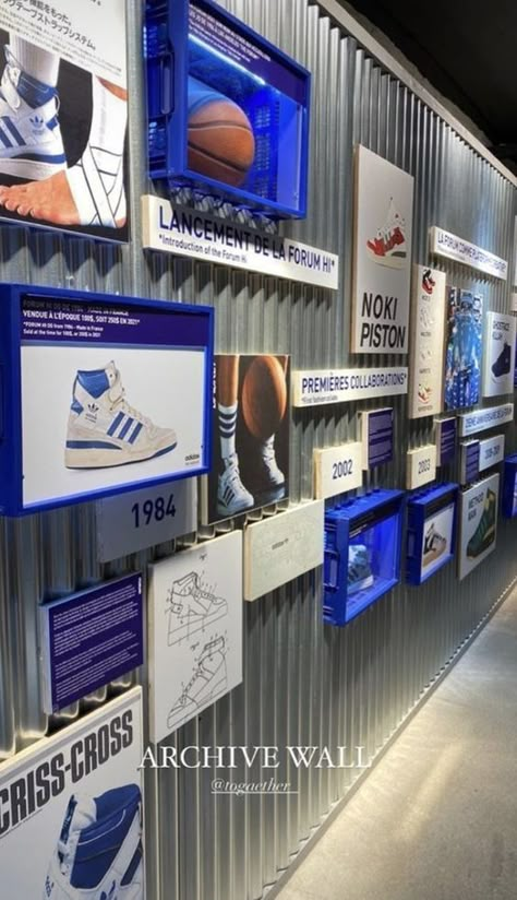 Sport Exhibition Design, Sports Store Interior Design, Nike Exhibition, Exhibition Display Wall, Sports Exhibition, Bar Deco, Shoe Store Design, Retail Space Design, Retail Inspiration