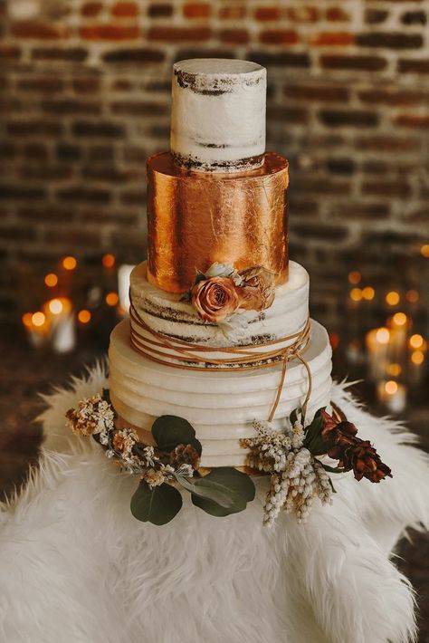 Fall Backyard Wedding Ideas, Airy Wedding Decor, Copper Wedding Cake, Fall Backyard Wedding, Rustic Cakes, Fall Wedding Cake, Wedding Cake Dessert Table, Backyard Wedding Ideas, Fall Backyard