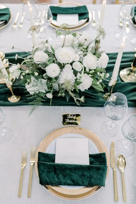 Green Gold And White Wedding, Emerald Wedding Cake, Wedding Cake Emerald Green, Bridesmaid Dresses Gold, White Flower Centerpieces, Emerald Green Wedding Theme, Gold Tableware, Gold Winter Wedding, Gold And White Wedding