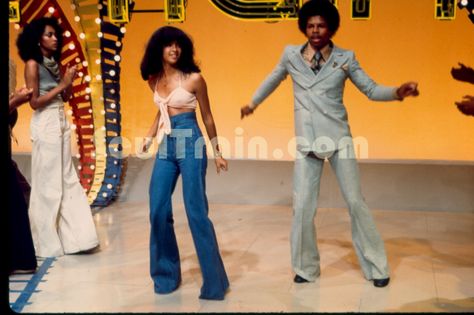 Soul Train Outfits, 70s Soul Train, Soul Train Fashion, 70s Black Fashion, Soul Train Dancers, Soul Train Party, 70s Black Women, 70s Soul, Fashion Souls