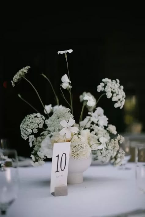 Minimal Modern Wedding, Jm Cellars, Modern Minimalist Wedding, Wedding Floral Centerpieces, White Wedding Flowers, Minimal Wedding, Classy Wedding, Wedding Mood Board, Wedding Tablescapes