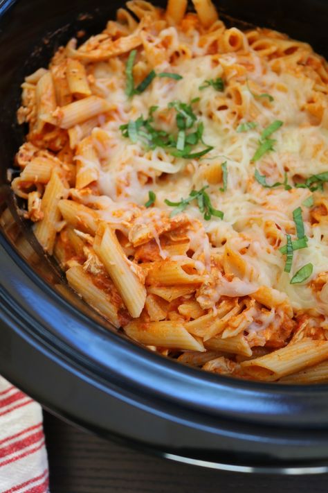 Crockpot Recipes Italian, Alfredo And Marinara Pasta, Slow Cooker Ziti, Recipes Italian Sausage, Sausage Rigatoni Recipes, Pasta Crockpot, Crockpot Chicken Parmesan, Chicken Pasta Casserole, Crockpot Express