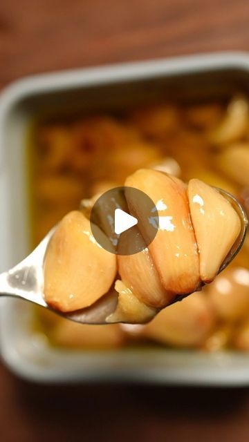 Onion And Garlic Substitutes, How To Make Garlic Paste, Minced Garlic How To, How To Preserve Garlic In Oil, Frozen Garlic Hack, Mincing Garlic, Garlic Uses, Budget Family Meals, Garlic Recipes