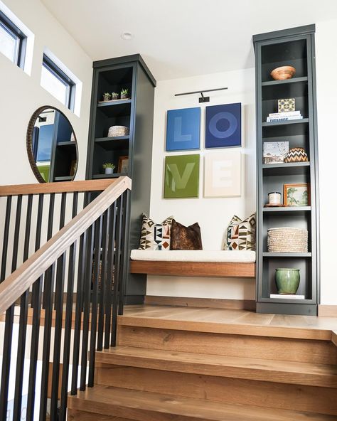 12 Stair Landing Decor Ideas That Will Add Style and Transform Your Space - gramydeco Staircase Landing Storage, Furniture For Landing Area, Shelves On Staircase Wall, Stair Landing Built Ins, Split Staircase Landing Decor, Top Of Staircase Landing Ideas, Top Of Stairs Landing Ideas, Top Of Stairs Decor Upstairs Landing Wall Ideas, Stairwell Landing Decor