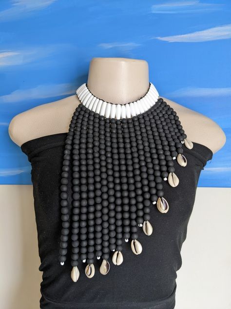 Black and white necklace. Wood and matte beads necklace. Cowrie shells. #ayahempire Cowry Shell Necklace, Afro Jewelry, Black And White Necklace, Cowrie Shell Jewelry, Afro Punk Fashion, African Beads Necklace, Black And White Necklaces, Fashion Dream Job, Diy Fabric Jewellery