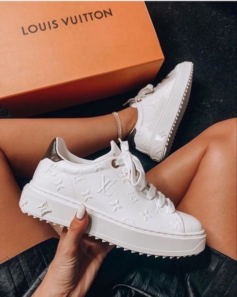 Zapatillas Louis Vuitton, Louis Vuitton Sneakers, Dr Shoes, Nike Air Shoes, Fresh Shoes, Cute Sneakers, Hype Shoes, Shoe Inspo, Aesthetic Shoes